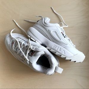 Fila disruptor in white. Size 2.5 young girls.
